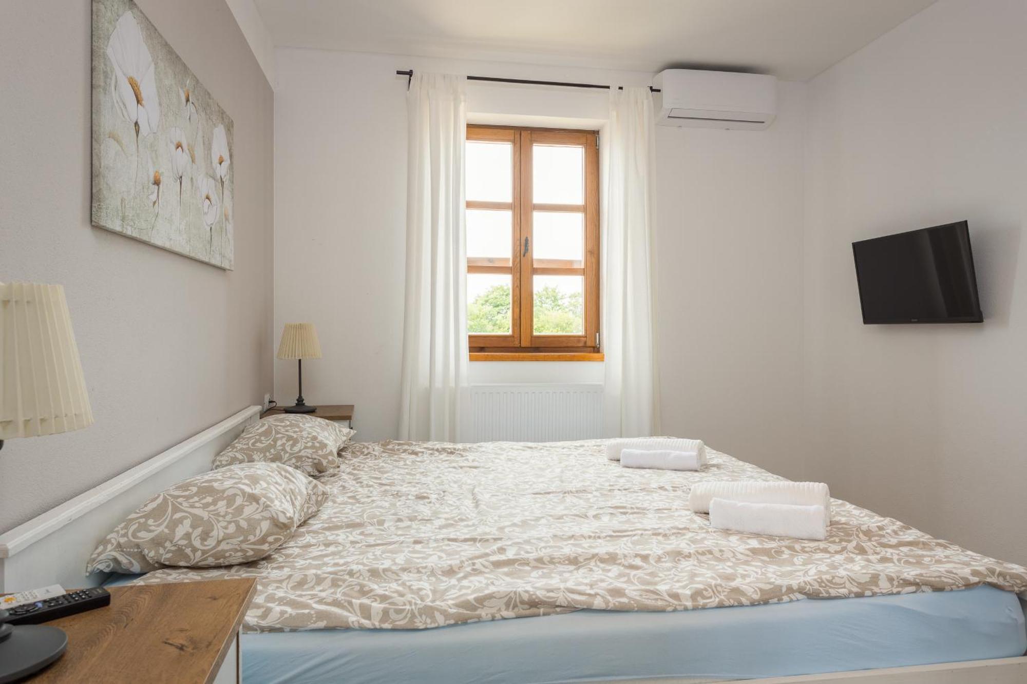 Villa Cirka In Central Istria For 14 Persons With Pool Heating & Pool Table Svetvinčenat Exterior foto