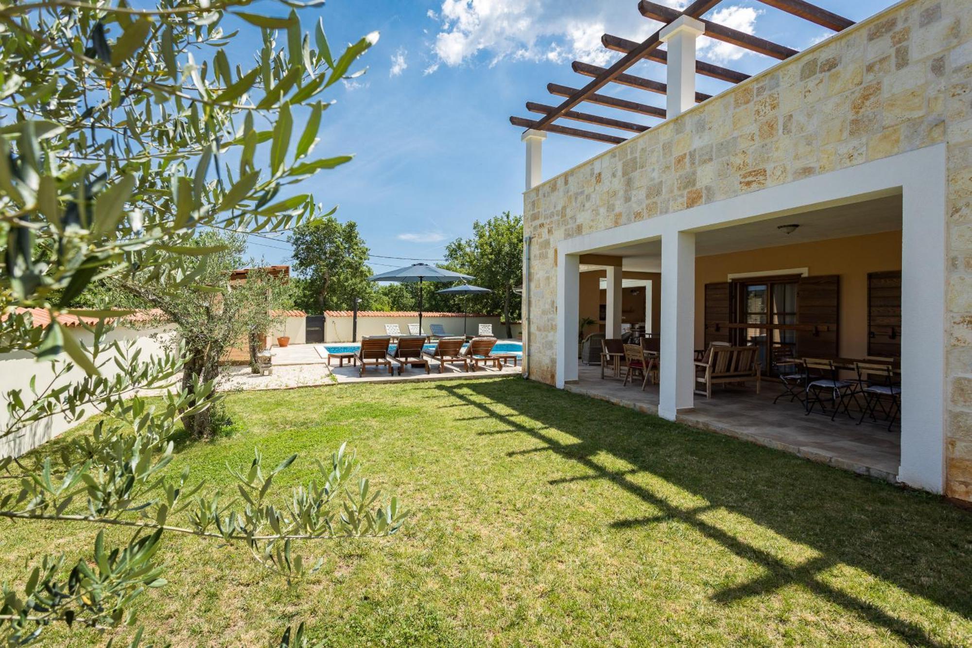 Villa Cirka In Central Istria For 14 Persons With Pool Heating & Pool Table Svetvinčenat Exterior foto