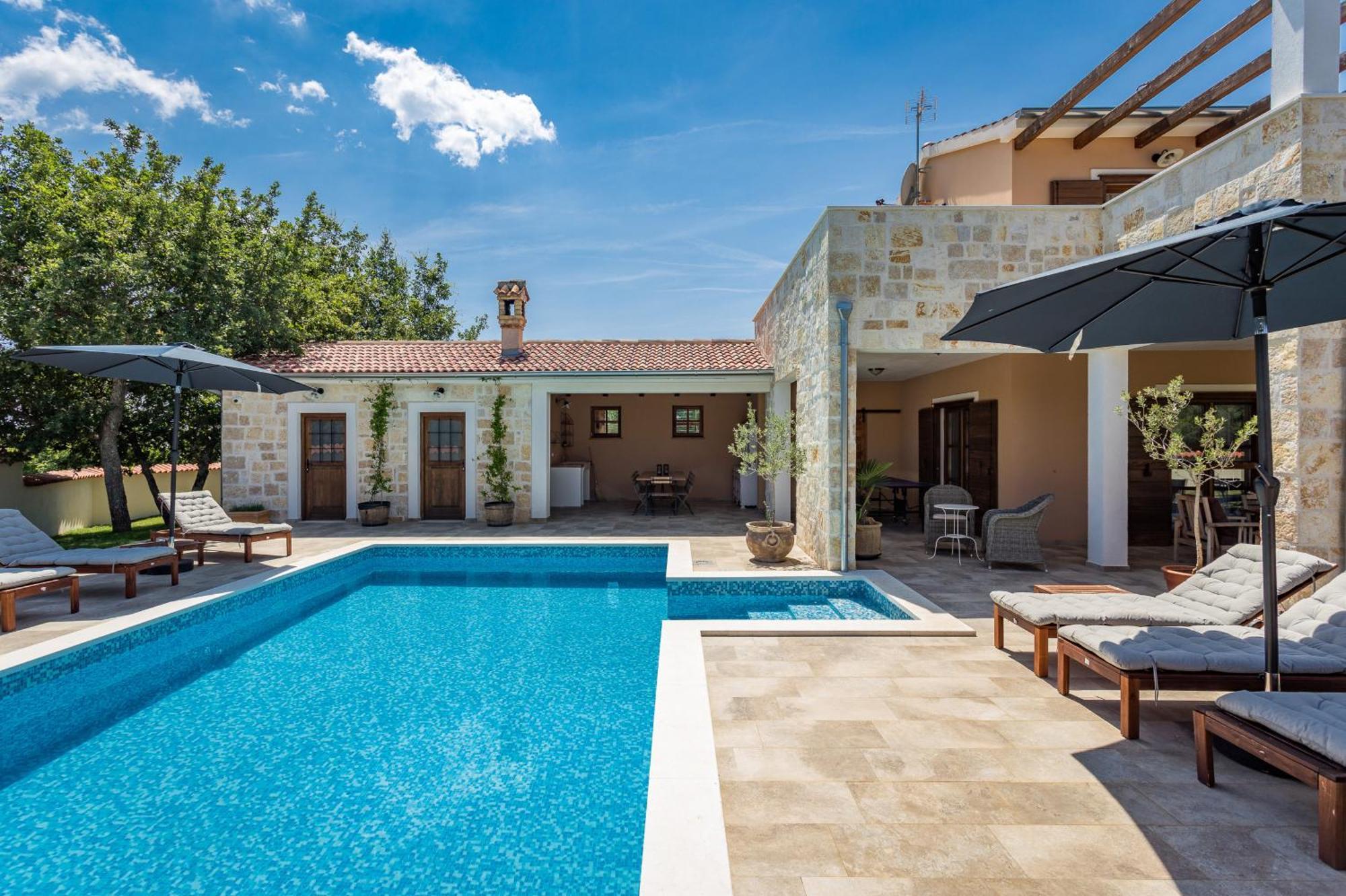 Villa Cirka In Central Istria For 14 Persons With Pool Heating & Pool Table Svetvinčenat Exterior foto