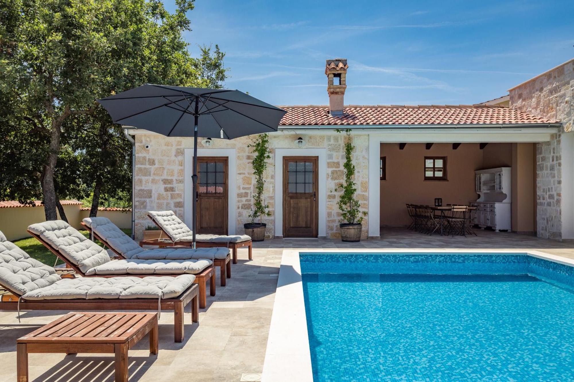 Villa Cirka In Central Istria For 14 Persons With Pool Heating & Pool Table Svetvinčenat Exterior foto