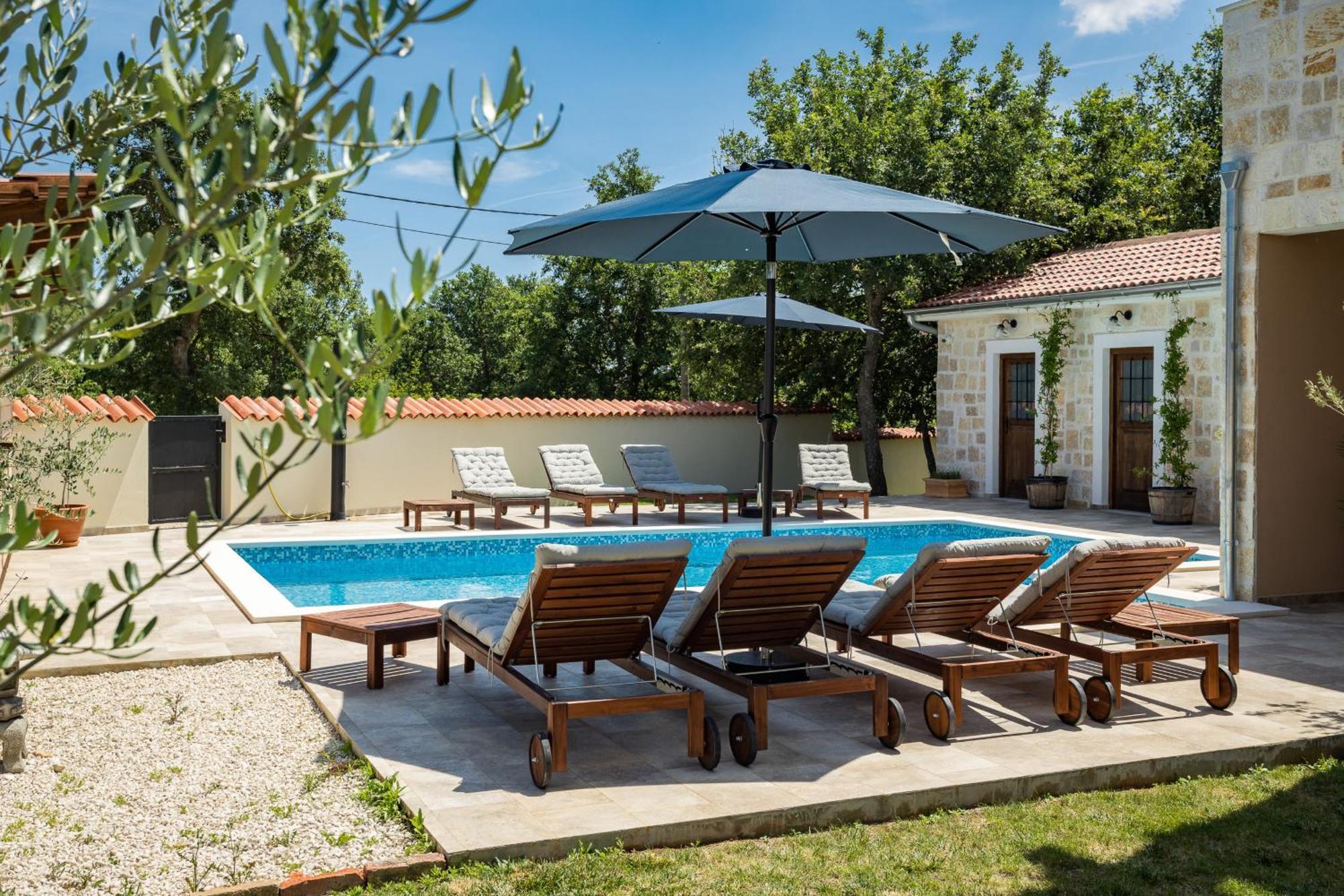 Villa Cirka In Central Istria For 14 Persons With Pool Heating & Pool Table Svetvinčenat Exterior foto
