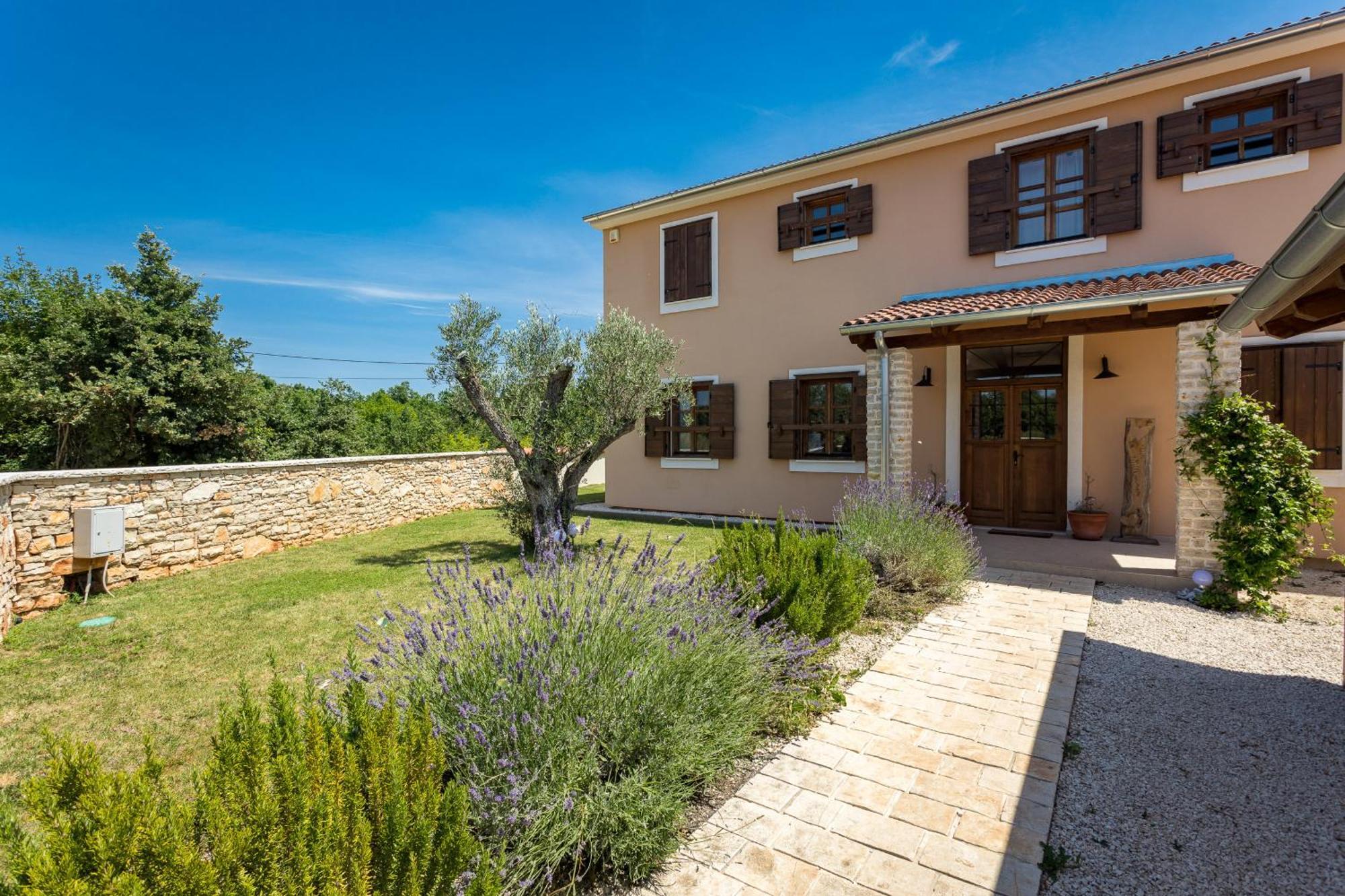 Villa Cirka In Central Istria For 14 Persons With Pool Heating & Pool Table Svetvinčenat Exterior foto